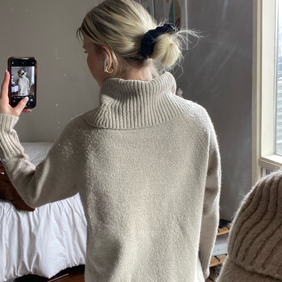 Dynamite sweater!! - Picture 3 of 3